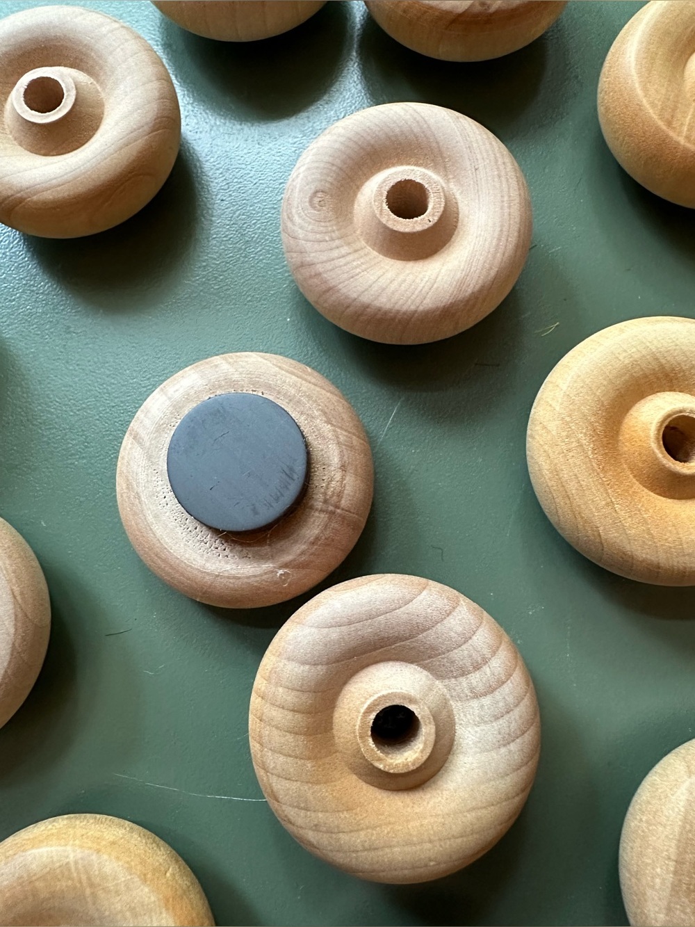 Wooden wheel refrigerator magnets • Set of 15 • strong magnets - Picture 2 of 3
